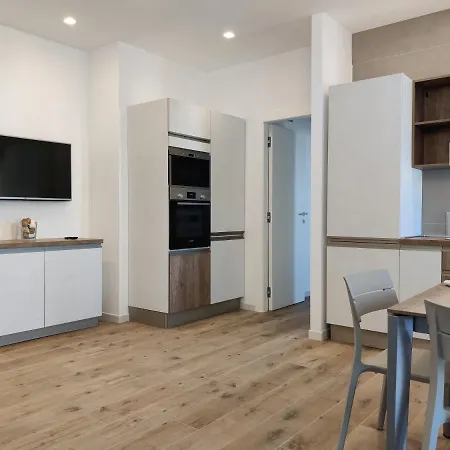 Casa Mikaela Sea View 아파트 *
